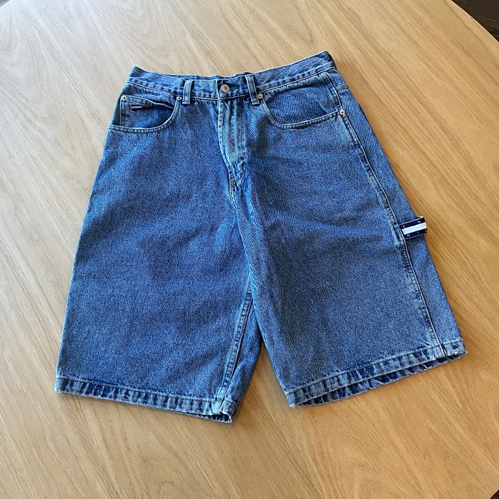 Tommy Hilfiger vintage men’s shorts, blue denim, Size 31